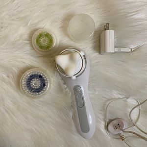 Clarisonic brush with 3 types of head